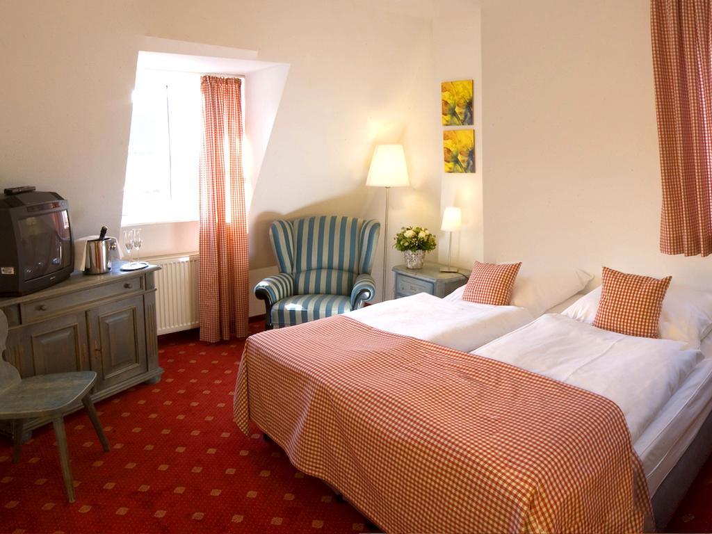 Landgasthof Und Hotel Weisser Lowe Eckental Quarto foto