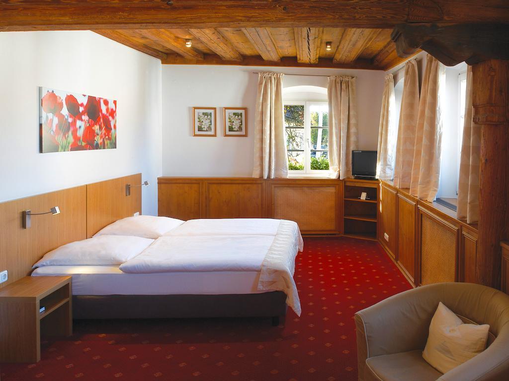 Landgasthof Und Hotel Weisser Lowe Eckental Quarto foto